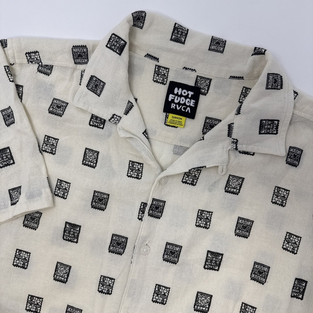 Hot Fudge RVCA Short Sleeve Button Up AOP Men's Small